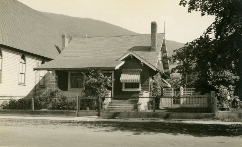 #4 220 Victoria Street