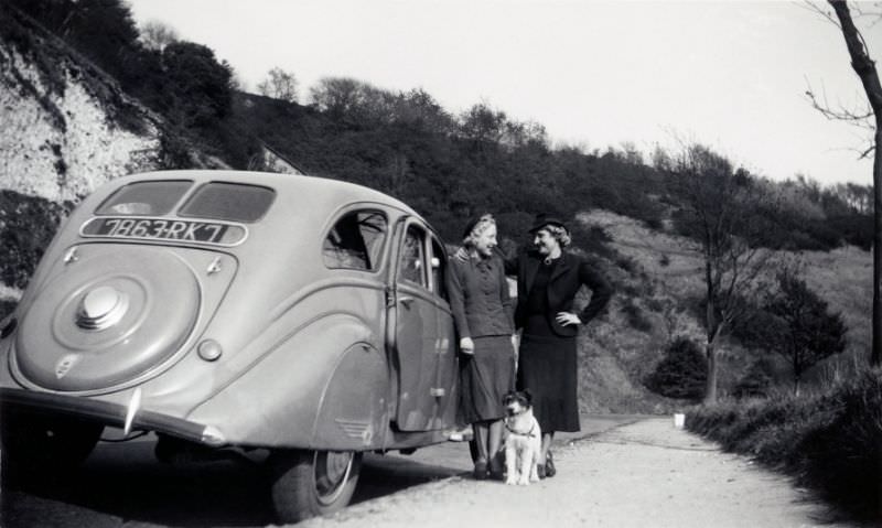 #18 Peugeot 402, country road, Paris, France 1938