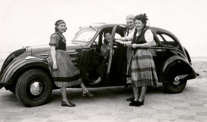 #21 Peugeot 402 B, seaside, Malo-les-Bains, France, March 1948