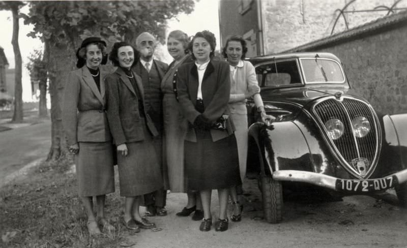 #28 Peugeot 302, Fontainebleau, Seine-et-Marne, France, October 1951