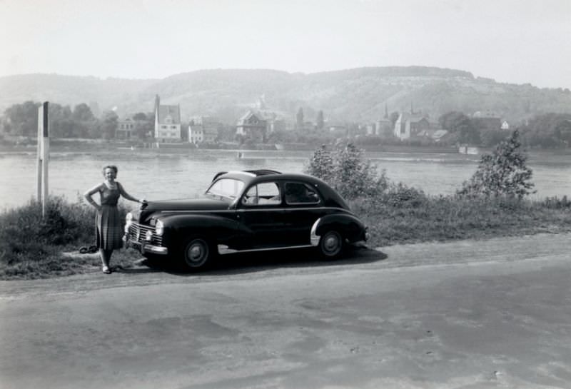 #29 Peugeot 203, bank of a river, Paris, France 1952