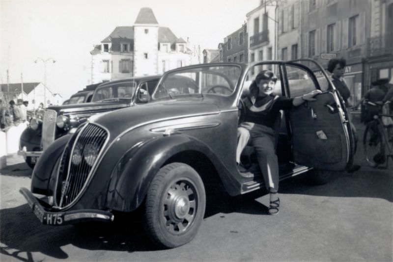 #31 Peugeot 202 Décapotable, urban street, Paris, France 1952