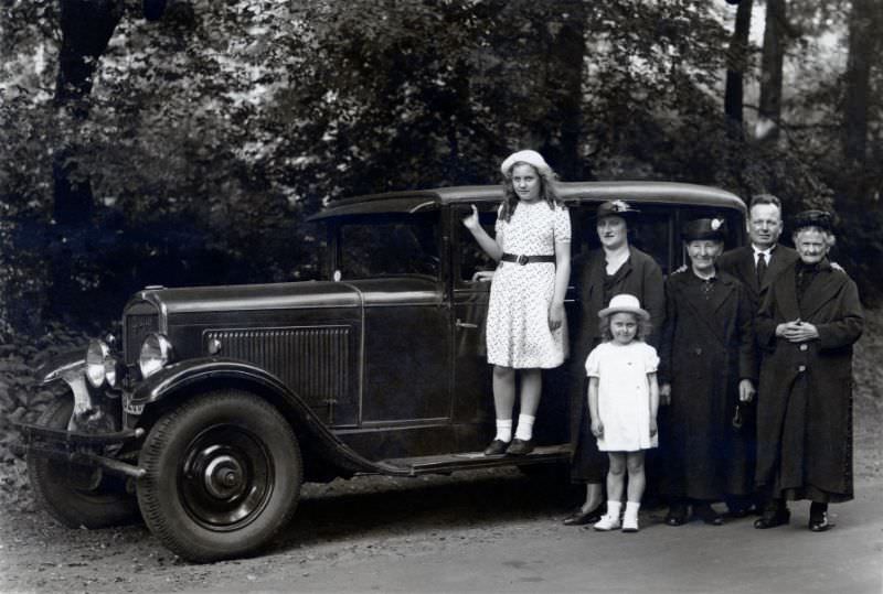 #4 Peugeot 12 CV Six, countryside, Belgium 1930