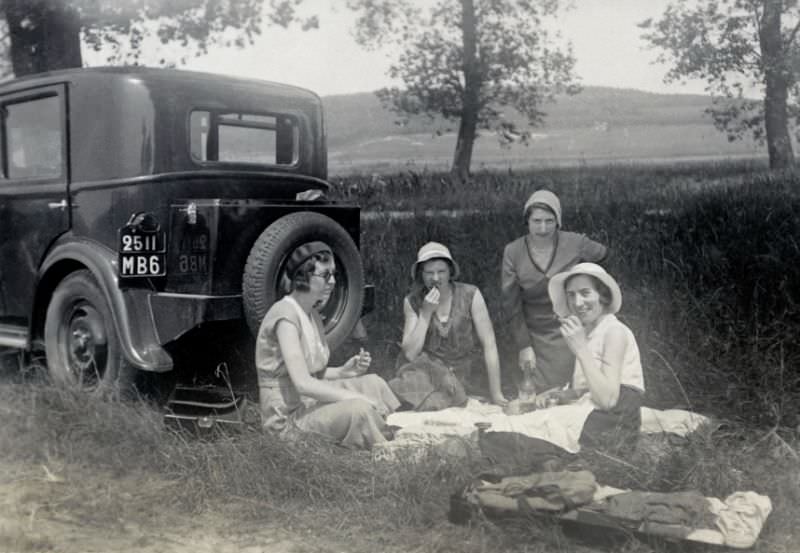 #5 Peugeot 201, countryside, Nord, France, July 10, 1932