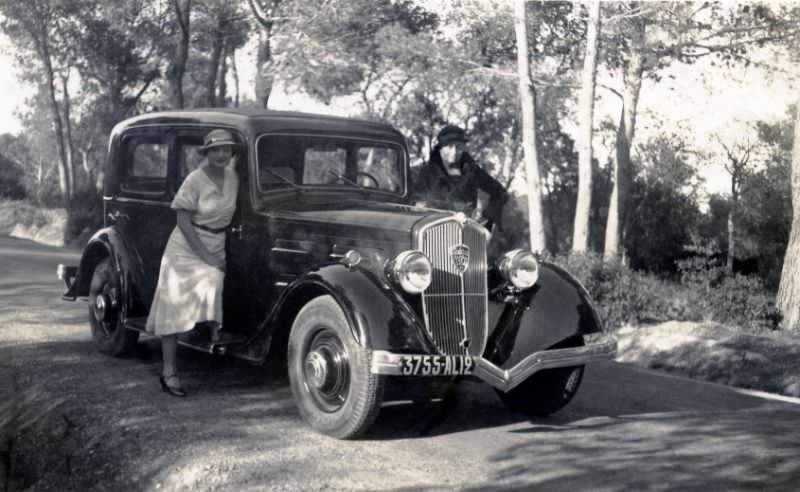 #6 Peugeot 301, country road, Aisne, France, November 1933