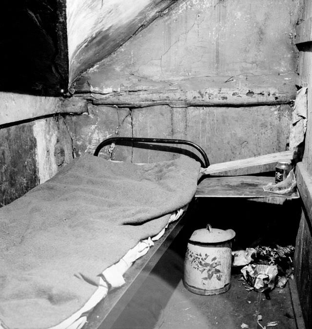 #27 Accommodation at 3, rue Marin-le-Pigny, Rouen, 1951