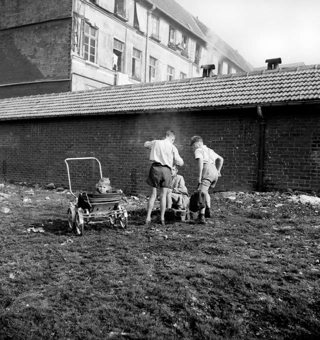 #34 Children in front of the Grande Famille Rouennaise, Rouen, September 1951