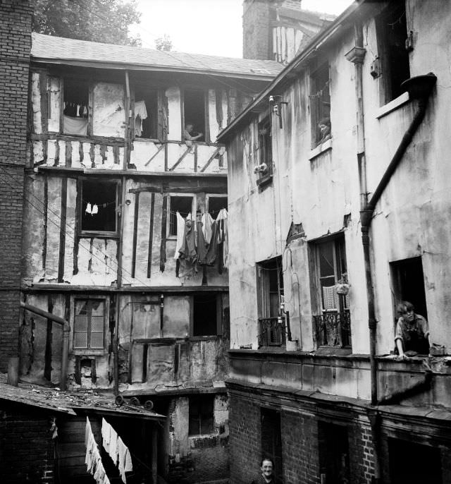 #36 East district buildings, Rouen, September 1951