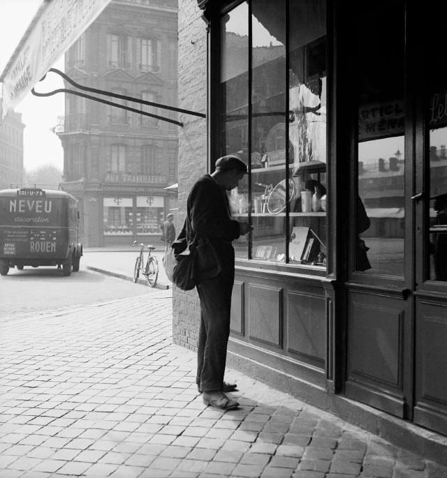 #50 Place Saint-Vivien, Rouen, September 1951