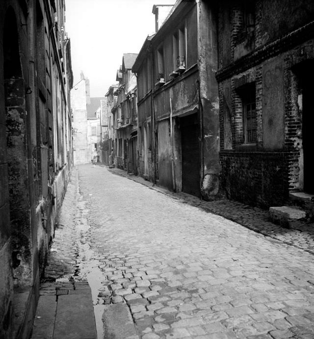 #54 Rue de la Cigogne-du-Mont, Rouen, September 1951