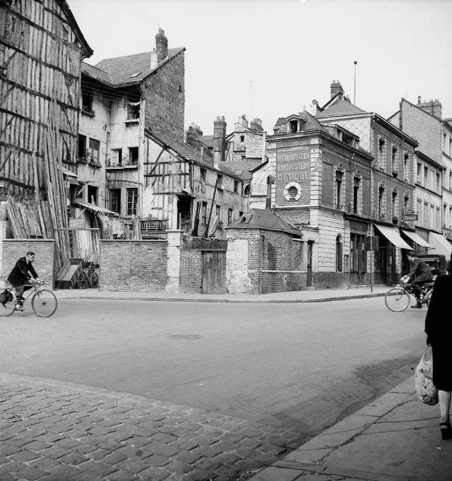 #60 Rue Edouard-Adam, Rouen, 1951