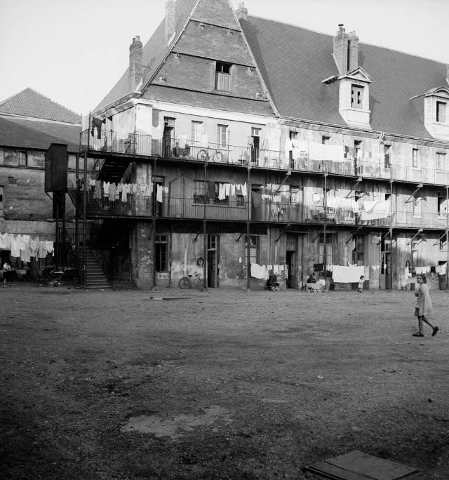 #64 The Grande Famille Rouennaise, former convent of the Ursulines, Rouen, 1951