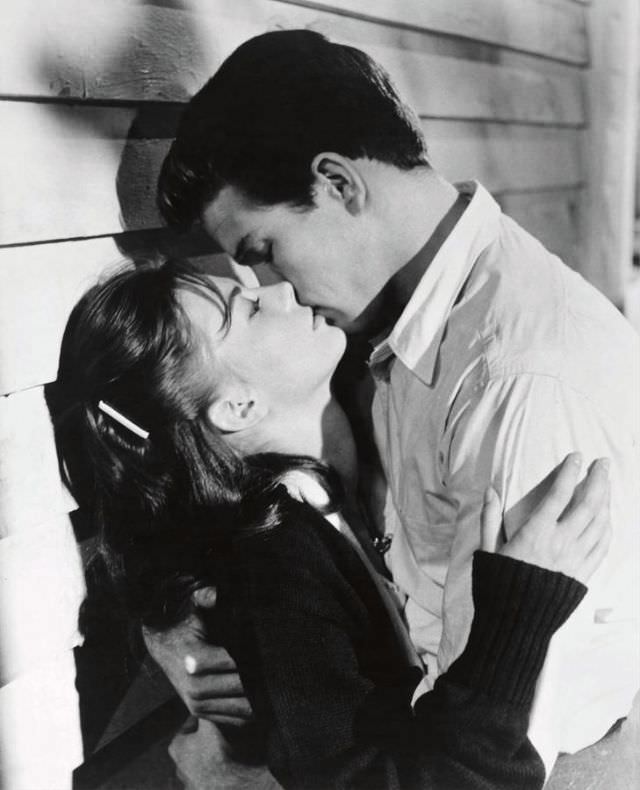 Natalie Wood and Warren Beatty during the Filming of ‘Splendor in the Grass’ (1961) Movies