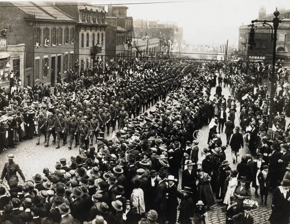#40 128th Field Artillery homecoming parade in St. Louis in 1920s