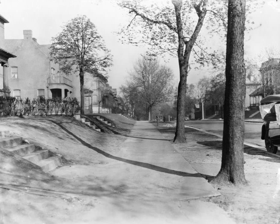 #160 Large homes on Westminster Blvd in St. Louis in 1925