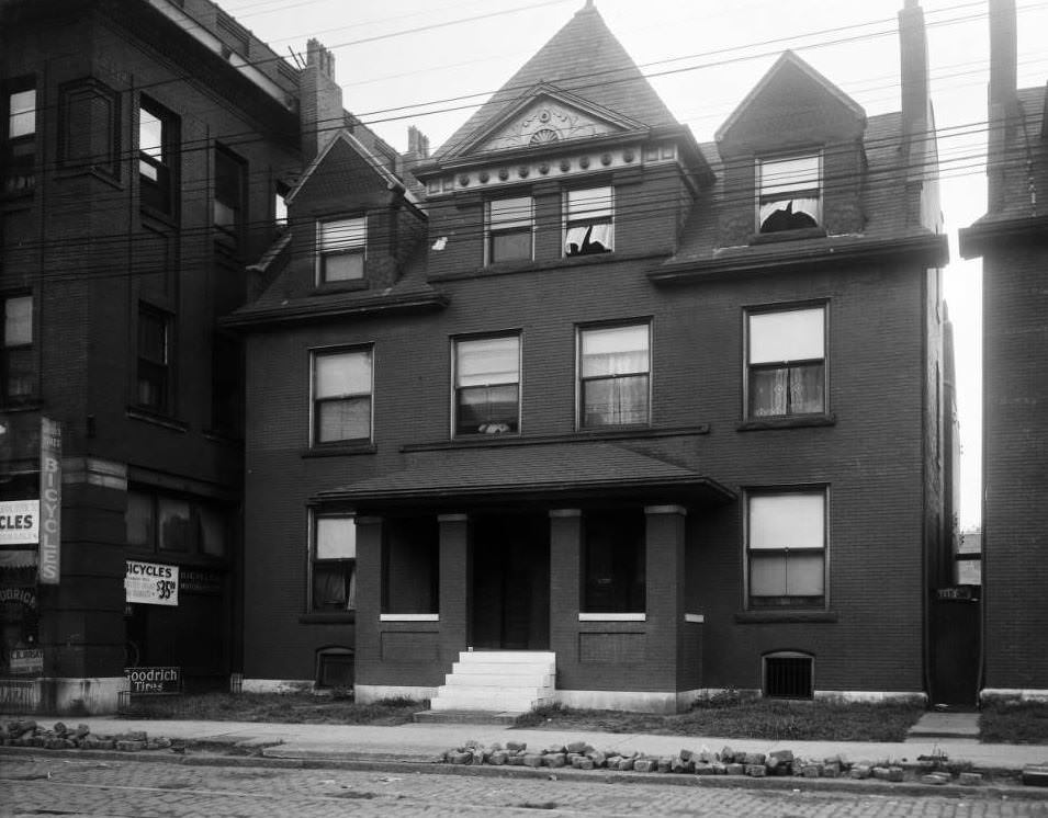 #70 View of brick multi-family dwelling at 524 and 522 N. Vandeventer Ave., 1925