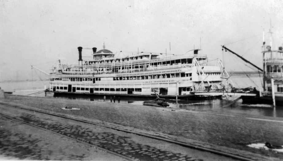 #129 Capitol being dismantled at Saint Louis, Missouri, 1940