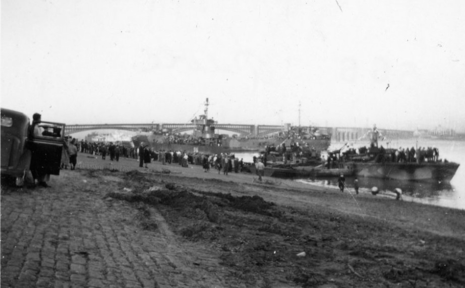 #52 Families and residents of St. Louis gather on the levee to send off soldiers departing for World War II around 1942.