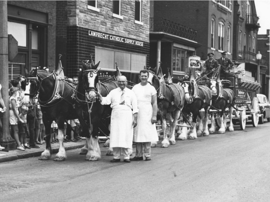 #40 Clydesdales visit Behrmann’s Tavern, 1952