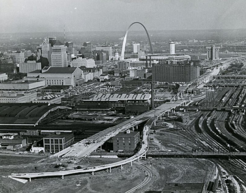#82 Link Between Poplar Street Bridge and Daniel Boone Bridge, 1960