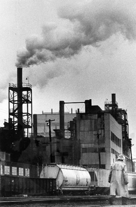 #156 The NL Industries titanium plant, at the River Des Peres and the Mississippi, 1977