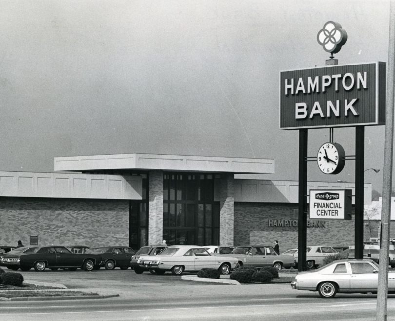 #43 Black and white photo of Hampton Bank in St. Louis, 1977