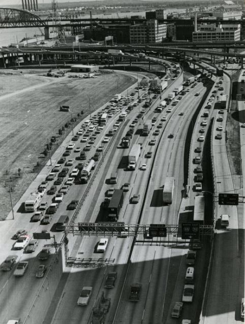 #74 Downtown traffic approaching Poplar Street Bridge and I-55 traffic and traffic exiting from bridge, 1977