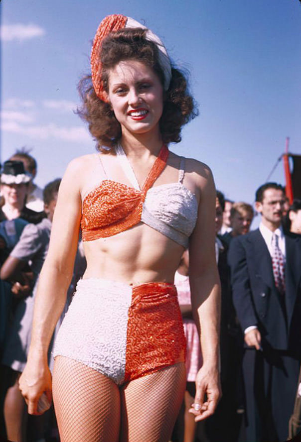 A Look at the Iconic Swimwear Styles of Chicago Women in the 1940s Fashion &; Culture