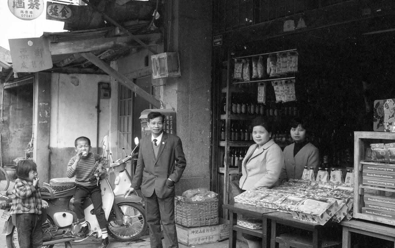 #11 107 Grocery store in Taiwan 1950s