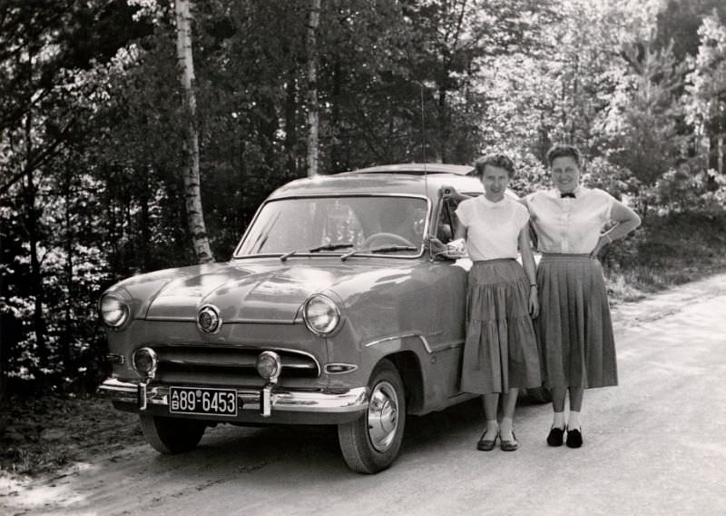#22 Ford Taunus 15 M, summertime, 1955