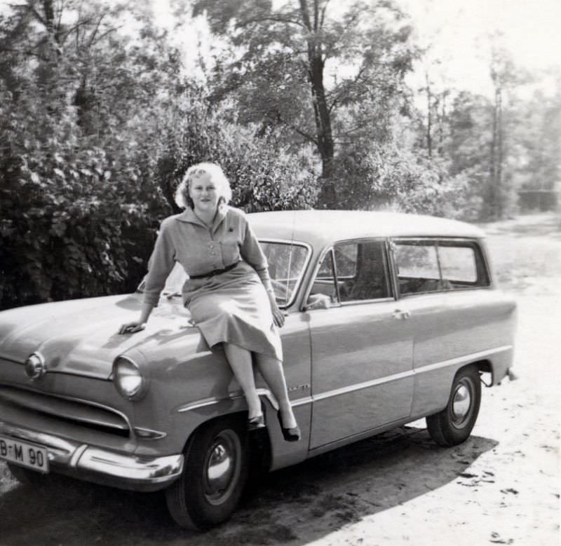 #24 Ford Taunus 15 M Kombi, West Berlin, summertime, 1956
