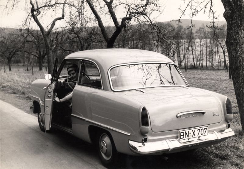 #26 Ford Taunus 15 M, Bonn, West Germany, 1956