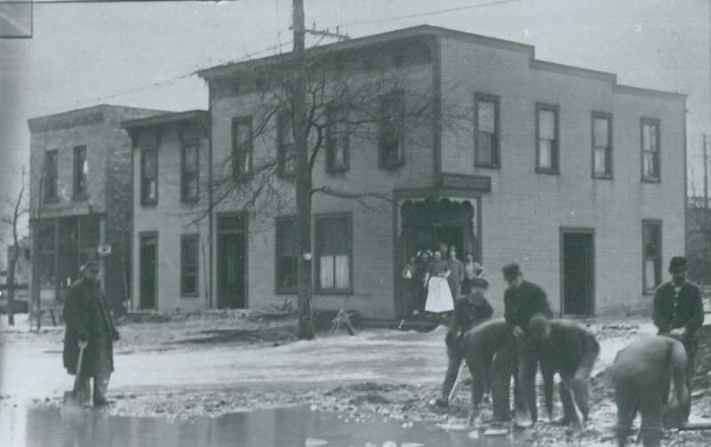 #38 SW corner Erie St S and Walnut, Massillon, Ohio, 1913