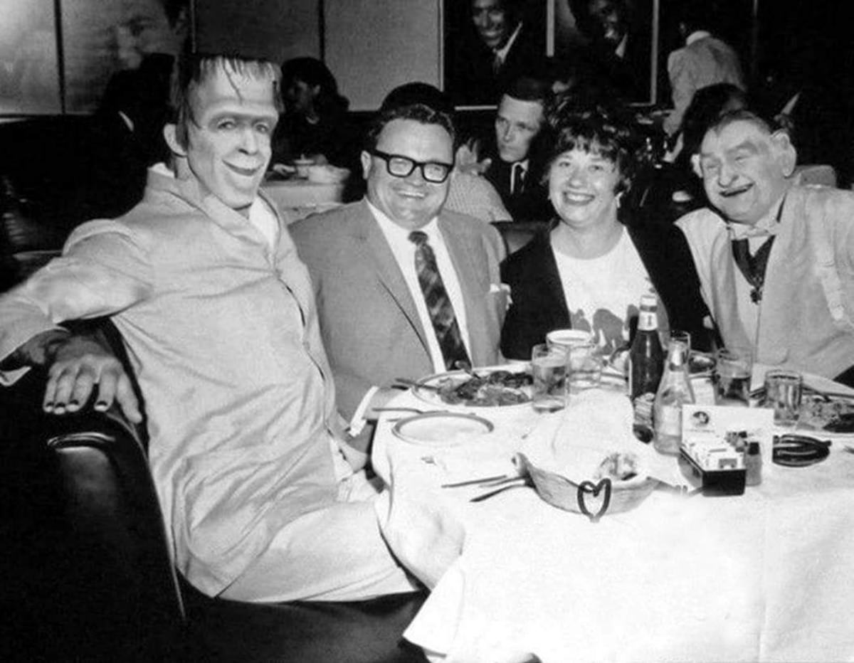 Behind the Scenes of ‘The Munsters’: Photos that Unveil the Enchanting World of the Iconic TV Show
