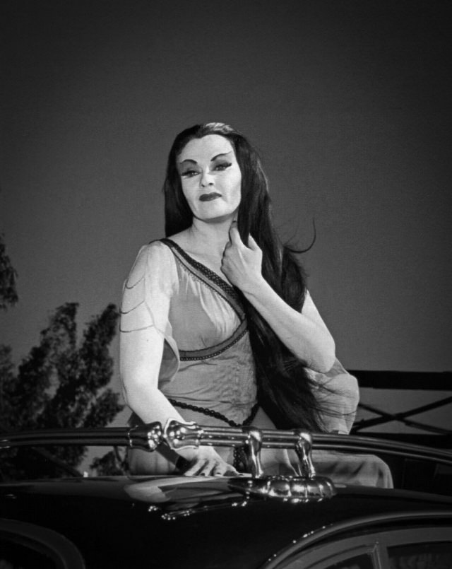 Behind the Scenes of ‘The Munsters’: Photos that Unveil the Enchanting World of the Iconic TV Show