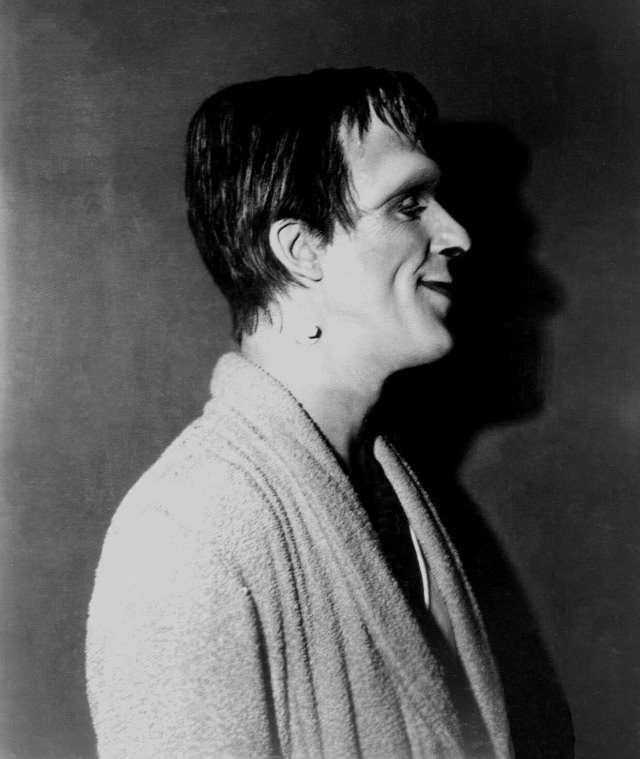 Behind the Scenes of ‘The Munsters’: Photos that Unveil the Enchanting World of the Iconic TV Show