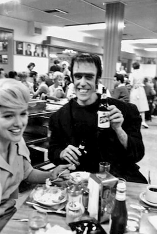 Behind the Scenes of ‘The Munsters’: Photos that Unveil the Enchanting World of the Iconic TV Show