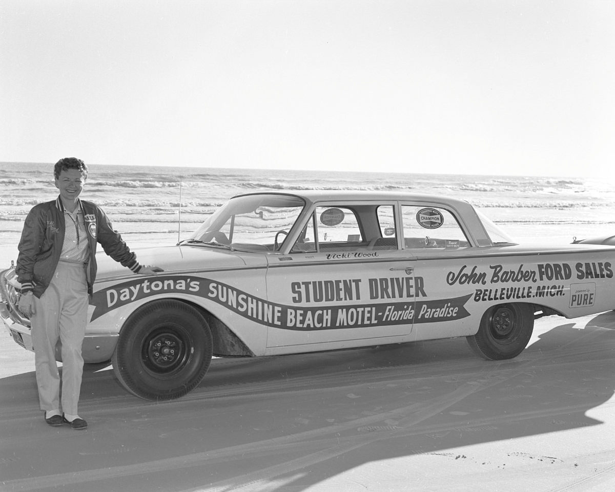 Vicki Wood: Life Story and Photos of The Trailblazing ‘Fastest Woman in Racing’ Vehicles &; Transport