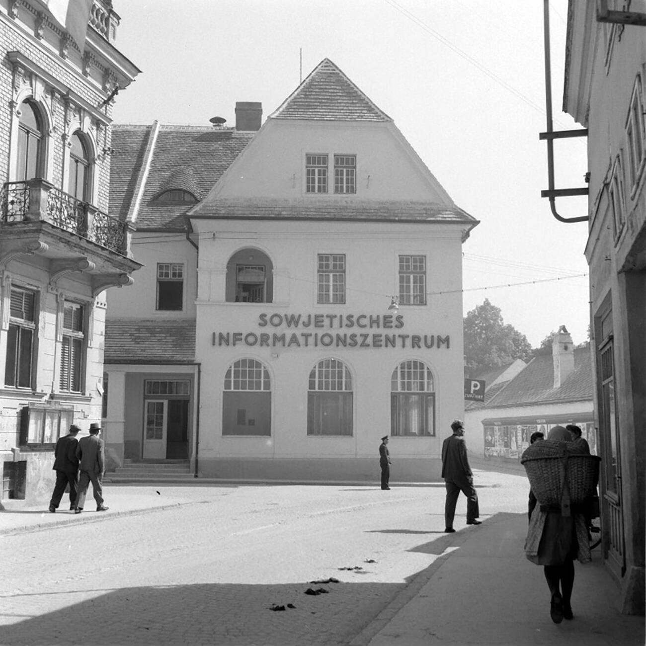 #45 The former Hotel Weisse Rose, Franz-Liszt-Gasse 1 (later Schwechaterhof), as a Soviet information center in Eisenstadt, April 1953