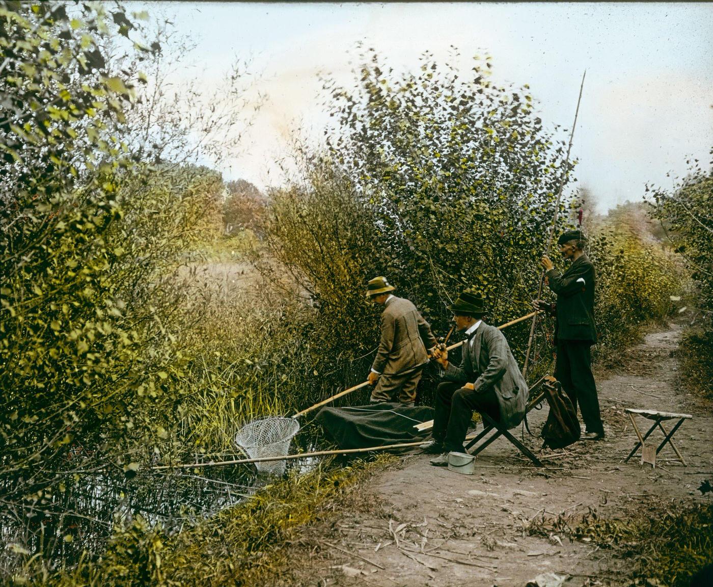 #38 Fishermen angling in the Viennese Prater. Green Prater, 1905.