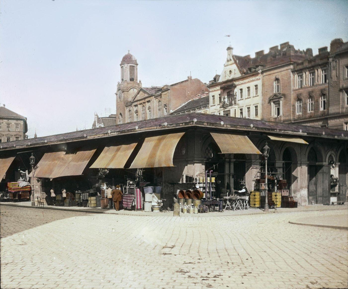 #5 The Tandelmarkt-market in Vienna, Leopoldstadt, 1900.