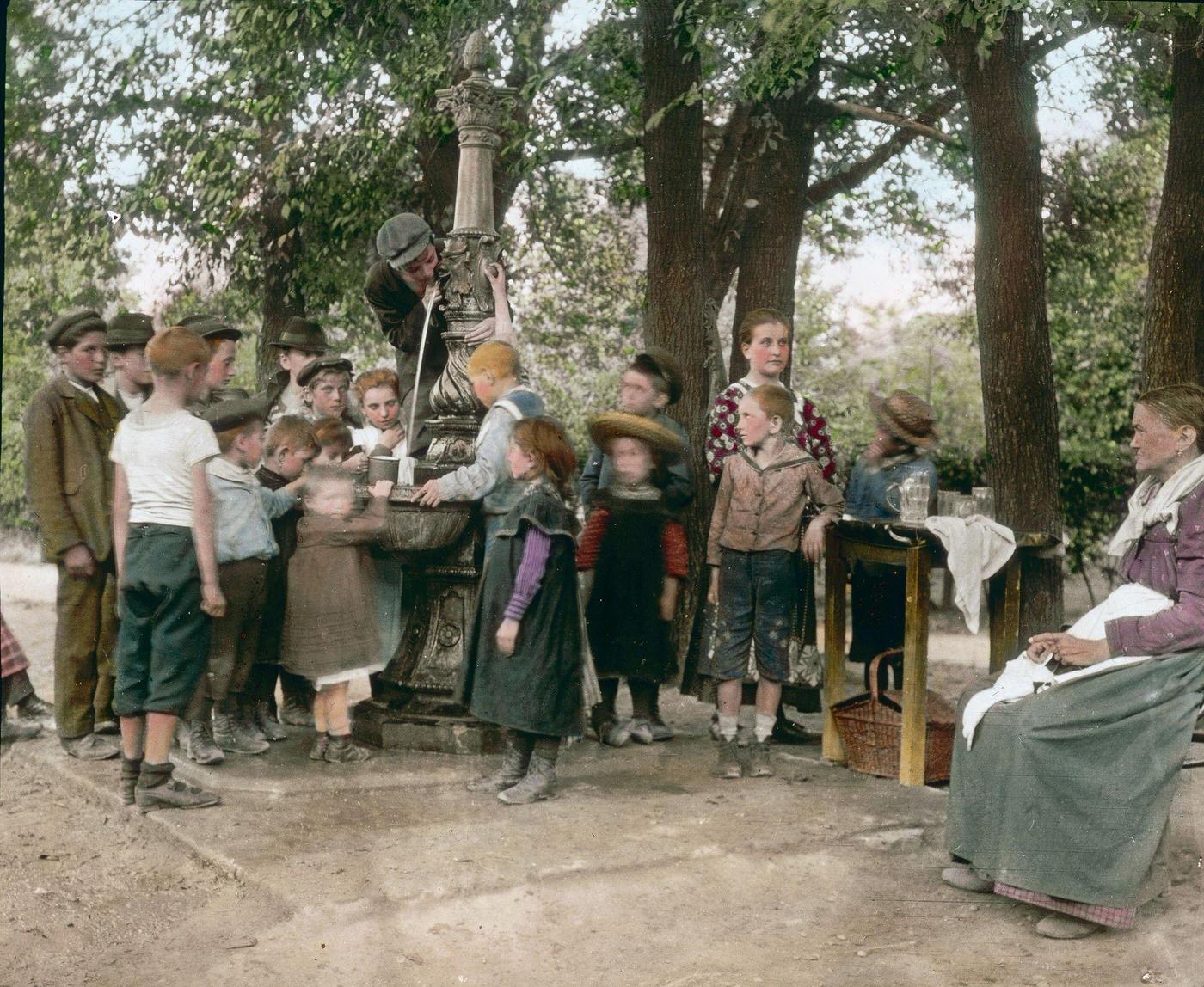 #40 Drinking fountain at the Viennese Prater, 1905.