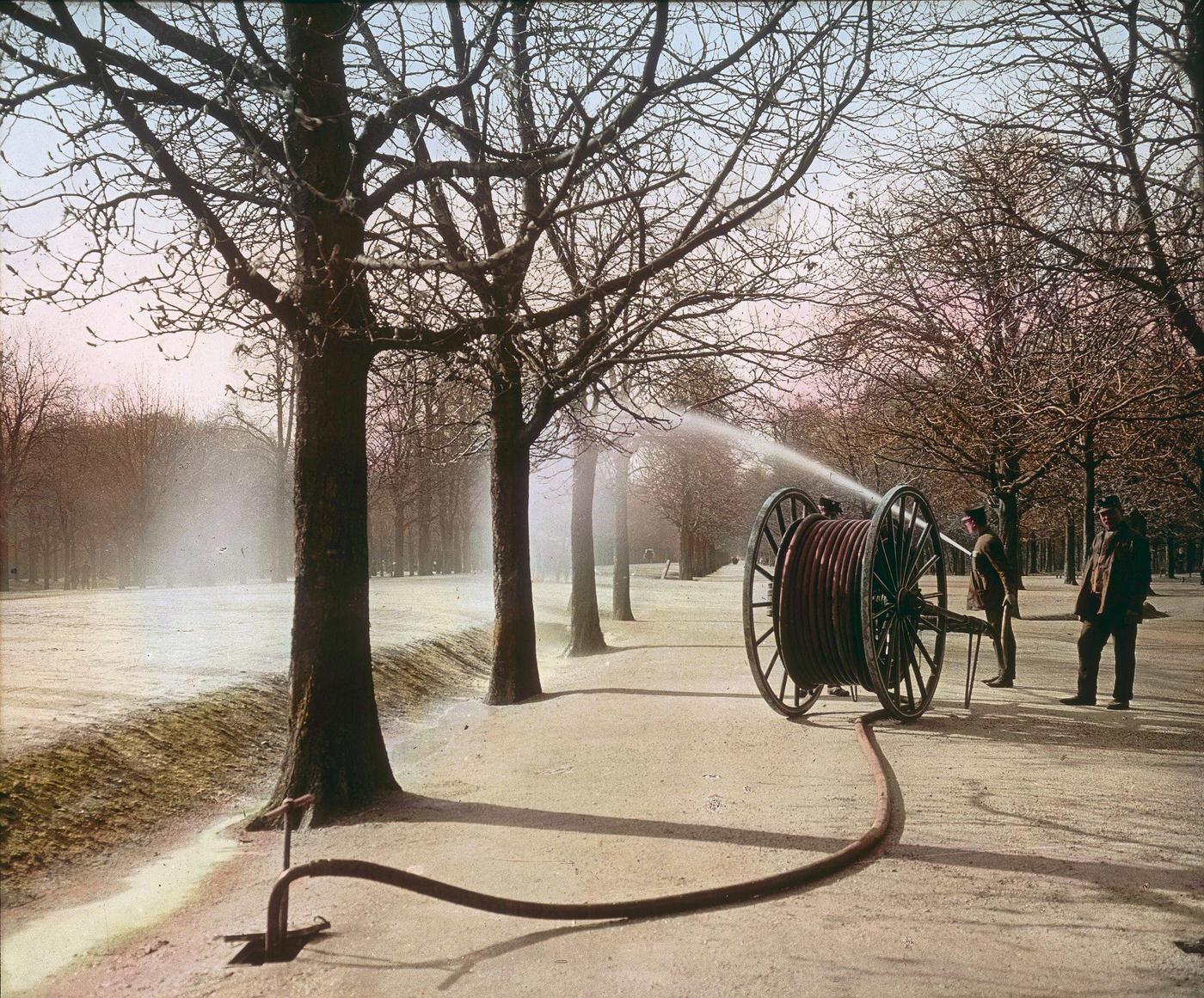 #62 Workings at the Green Prater in Vienna during spring, 1905.