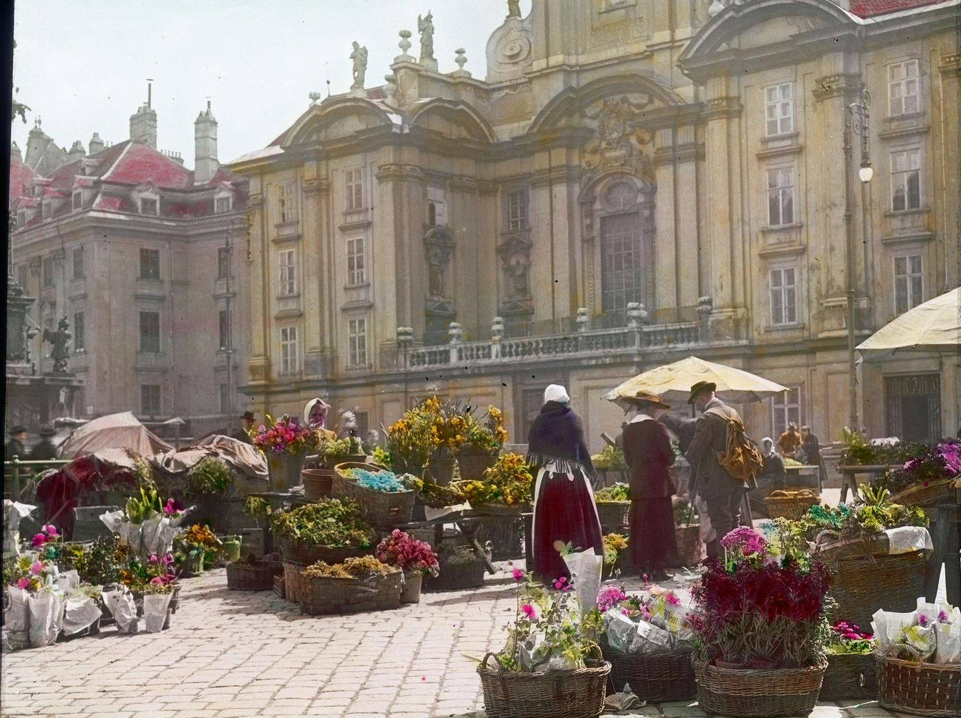 #79 Flower market at Am Hof square in Vienna’s 1st district, 1905.