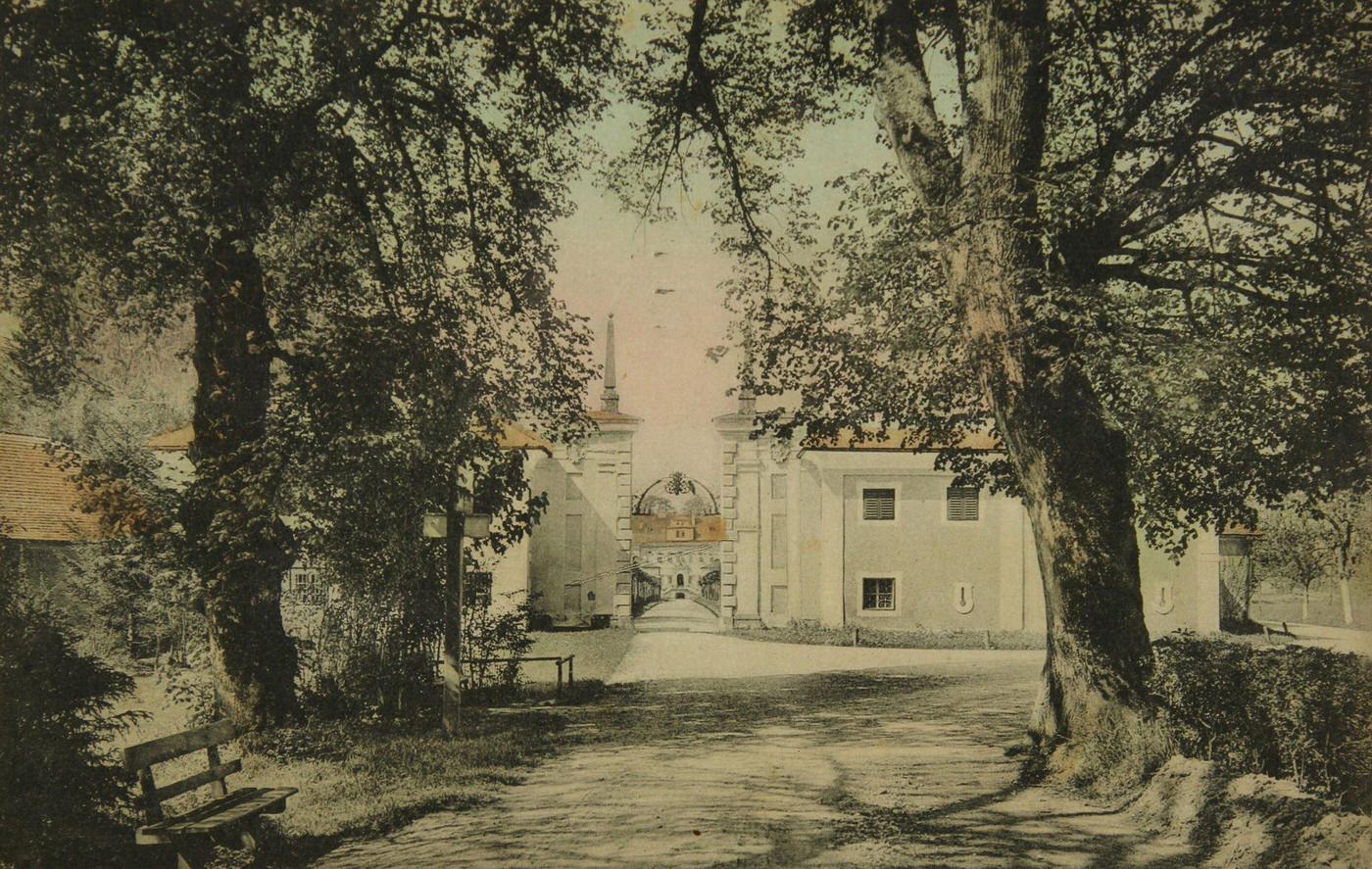 #94 Würthle & Sohn / Vienna – Salzburg – Munich of the entrance to Hellbrunn castle in Salzburg from 1907.