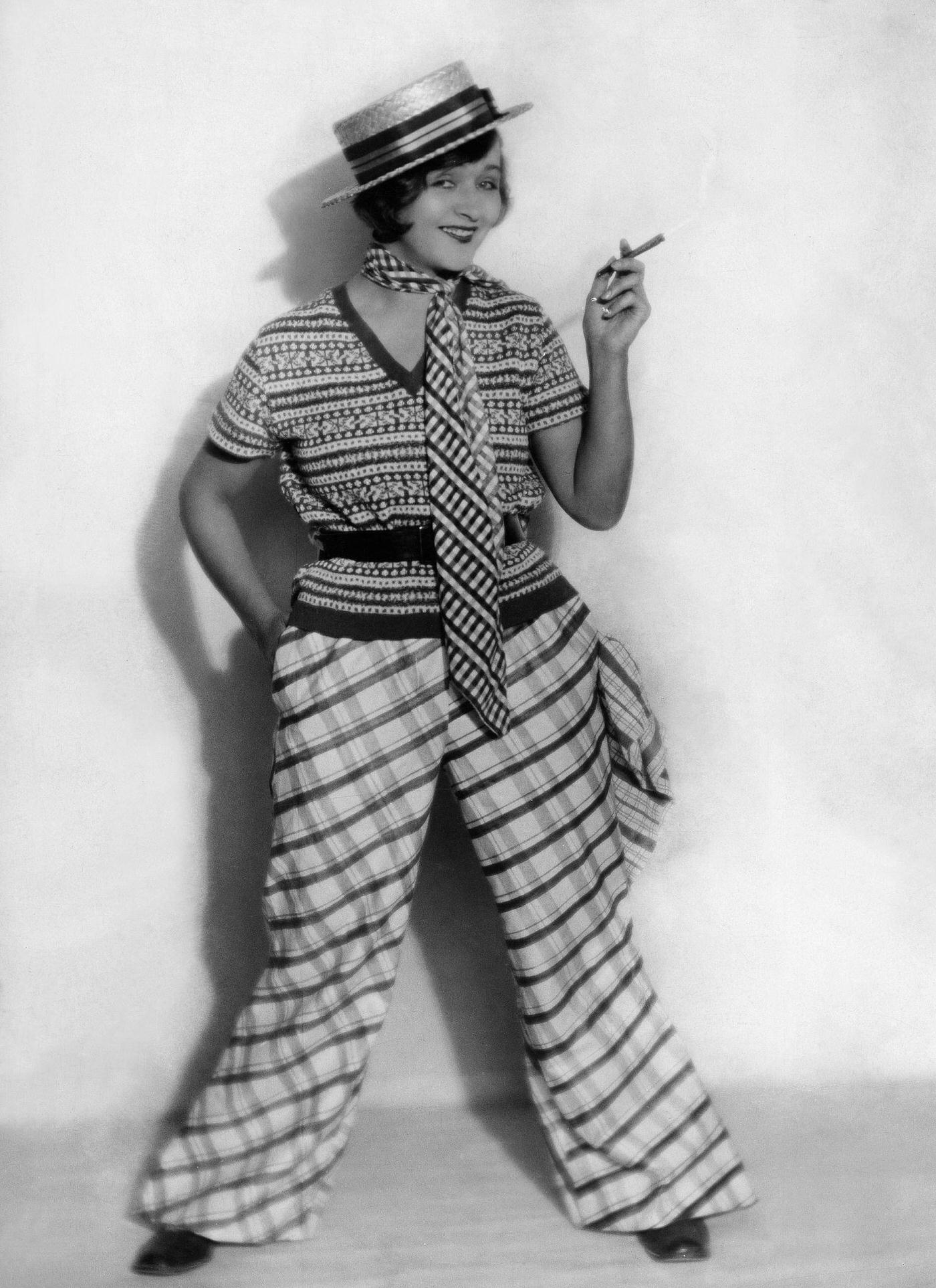 #46 Actress Mara in ‘Das tanzende Wien’, 1928: Expressive and Alluring with a Cigarette