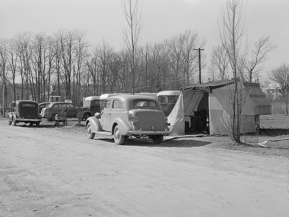 #16 Last year this camp averaged two trailers at a time. It now has about twenty-five trailers occupied mostly by defense workers in Alexandria, Virginia, 1941