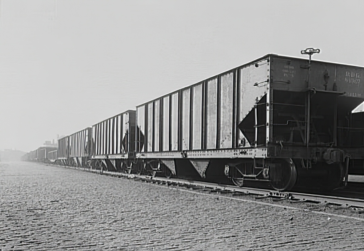 #15 Railroad yards. Potomac Yards, coal cars, 1920