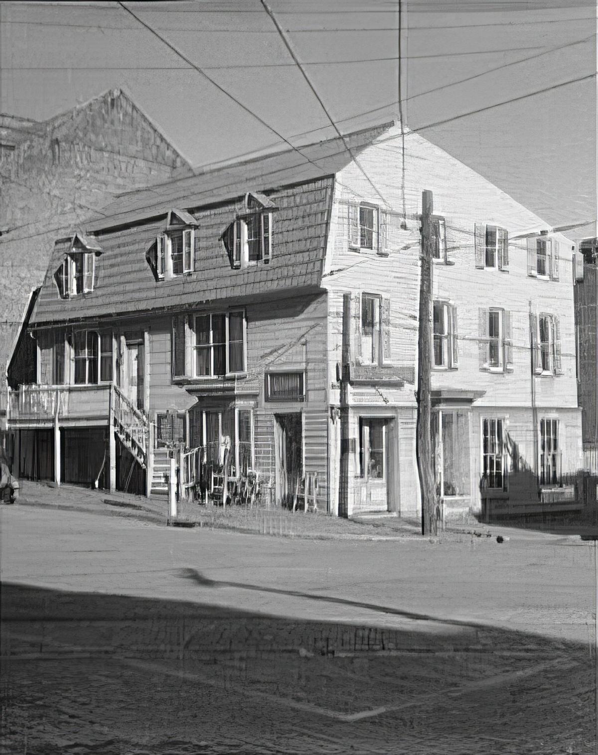 #31 Ramsay house in Alexandria. Exterior of Ramsay house, 1920
