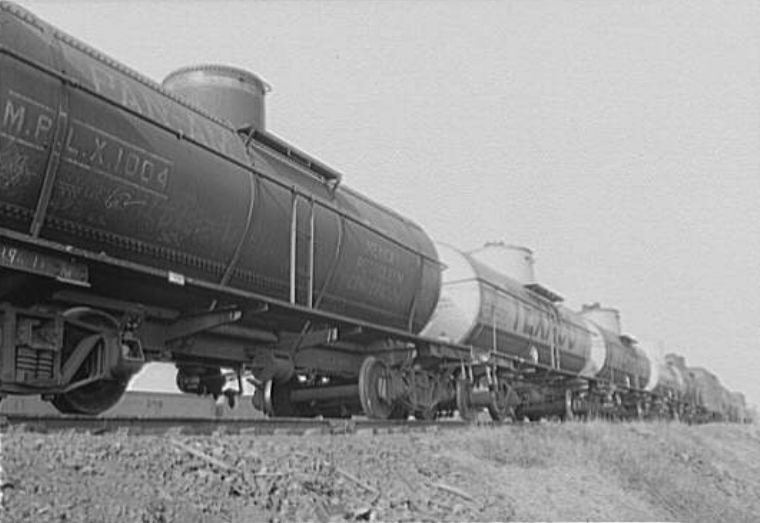 #53 Railroad yards. Potomac Yards, tank cars, 1920
